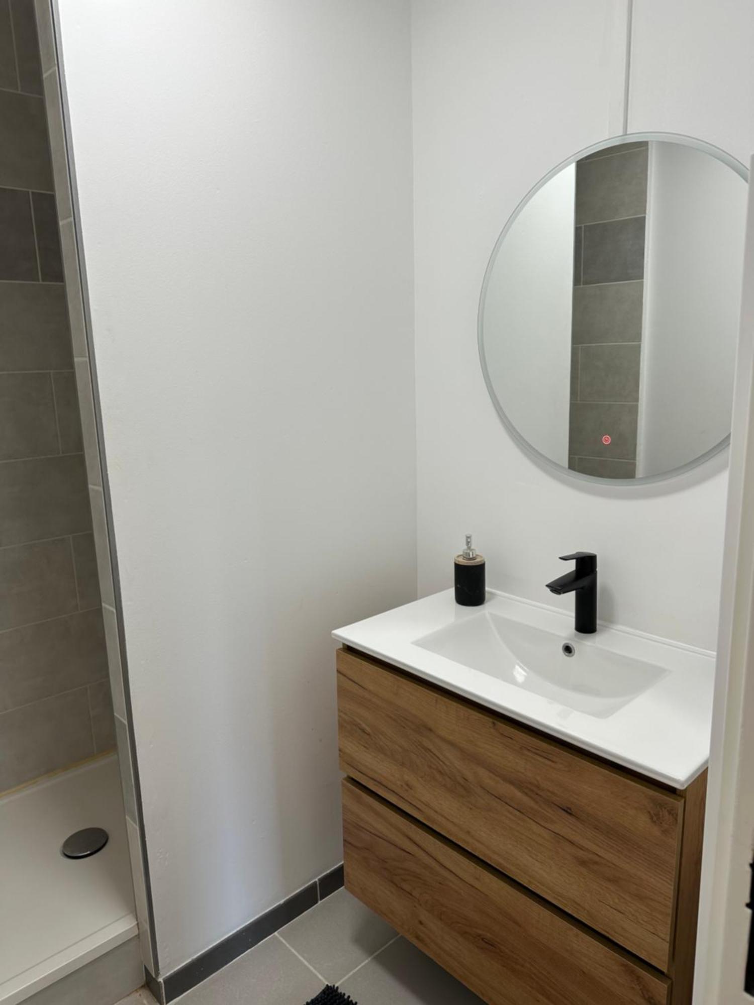 Le Grand Parc 13 - 2 Chambres - Wifi - Parking Châteauroux Екстериор снимка