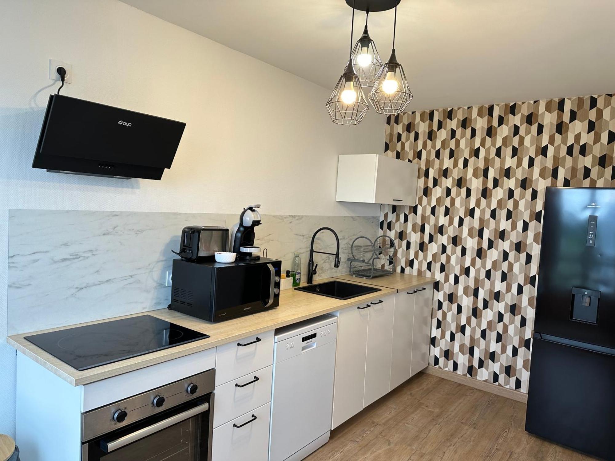 Le Grand Parc 13 - 2 Chambres - Wifi - Parking Châteauroux Екстериор снимка