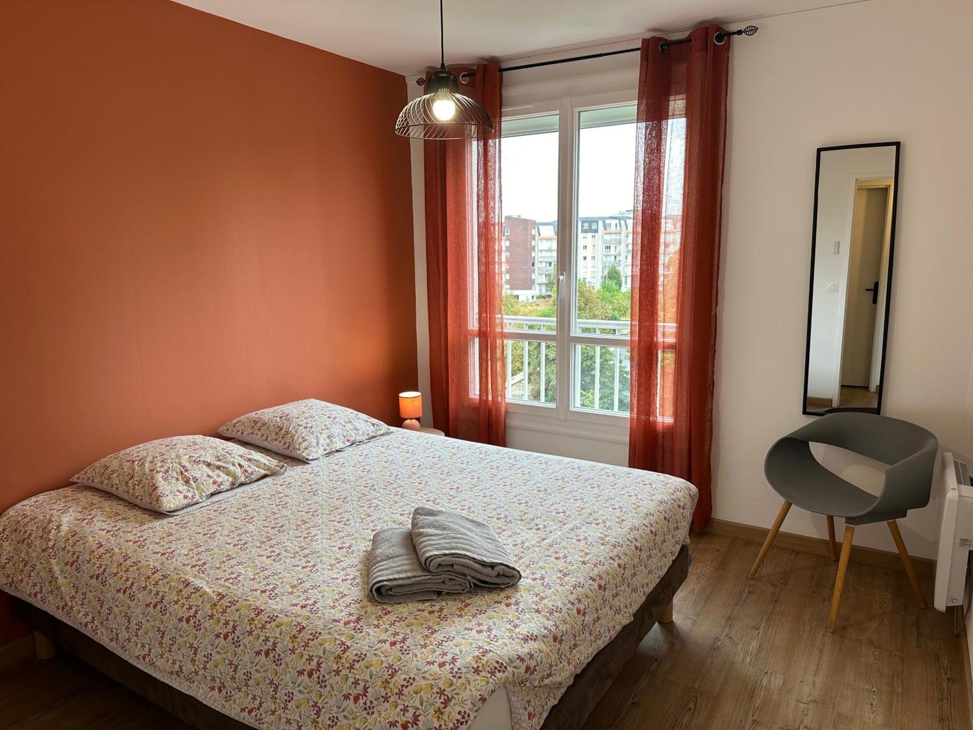 Le Grand Parc 13 - 2 Chambres - Wifi - Parking Châteauroux Екстериор снимка